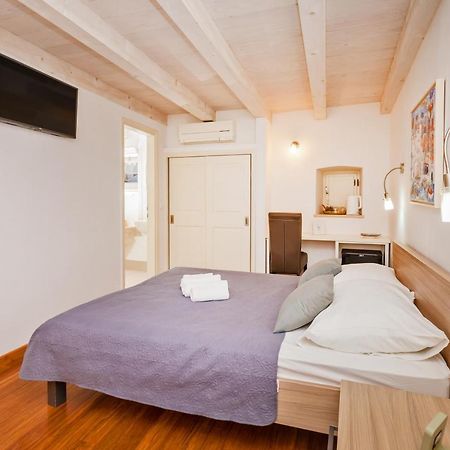 Rafael Rooms & Apartments Old Town By Duhomes Дубровник Екстериор снимка