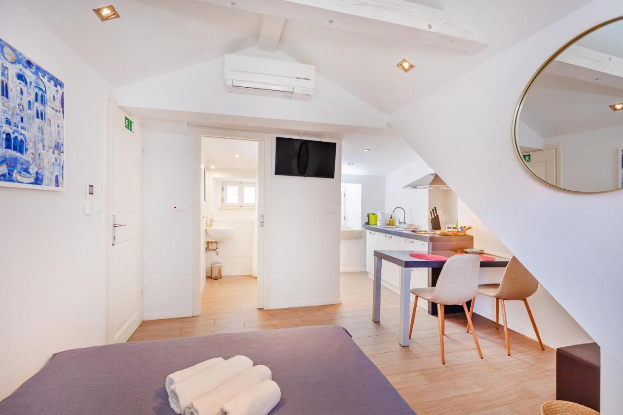 Rafael Rooms & Apartments Old Town By Duhomes Дубровник Екстериор снимка